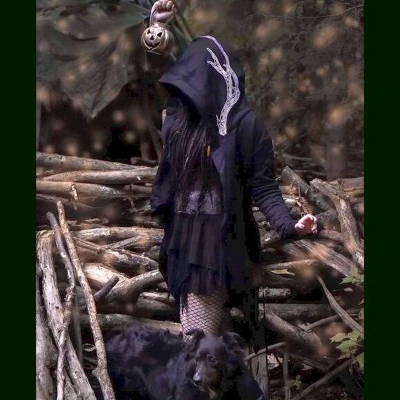 New Warm Black oversized "Into the Wild" Hoodie coat with pockets - Picture 1 of 11